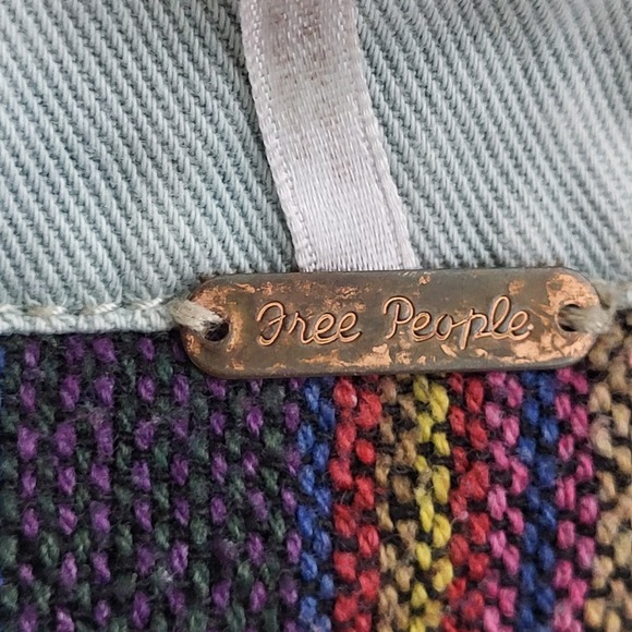 Free People Size 8 Denim Jean JACKET    White Washed  Baja  Aztec Knit - Picture 4 of 13